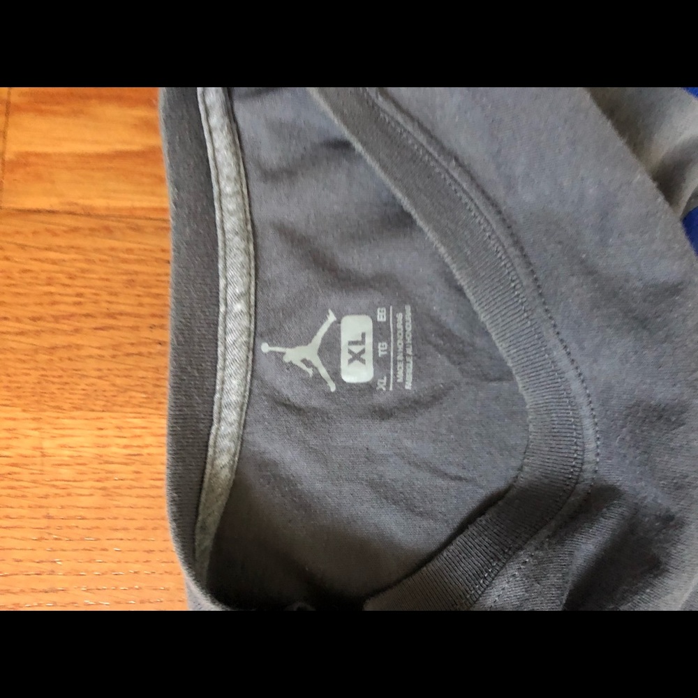 AIR - Picture 2 of 2